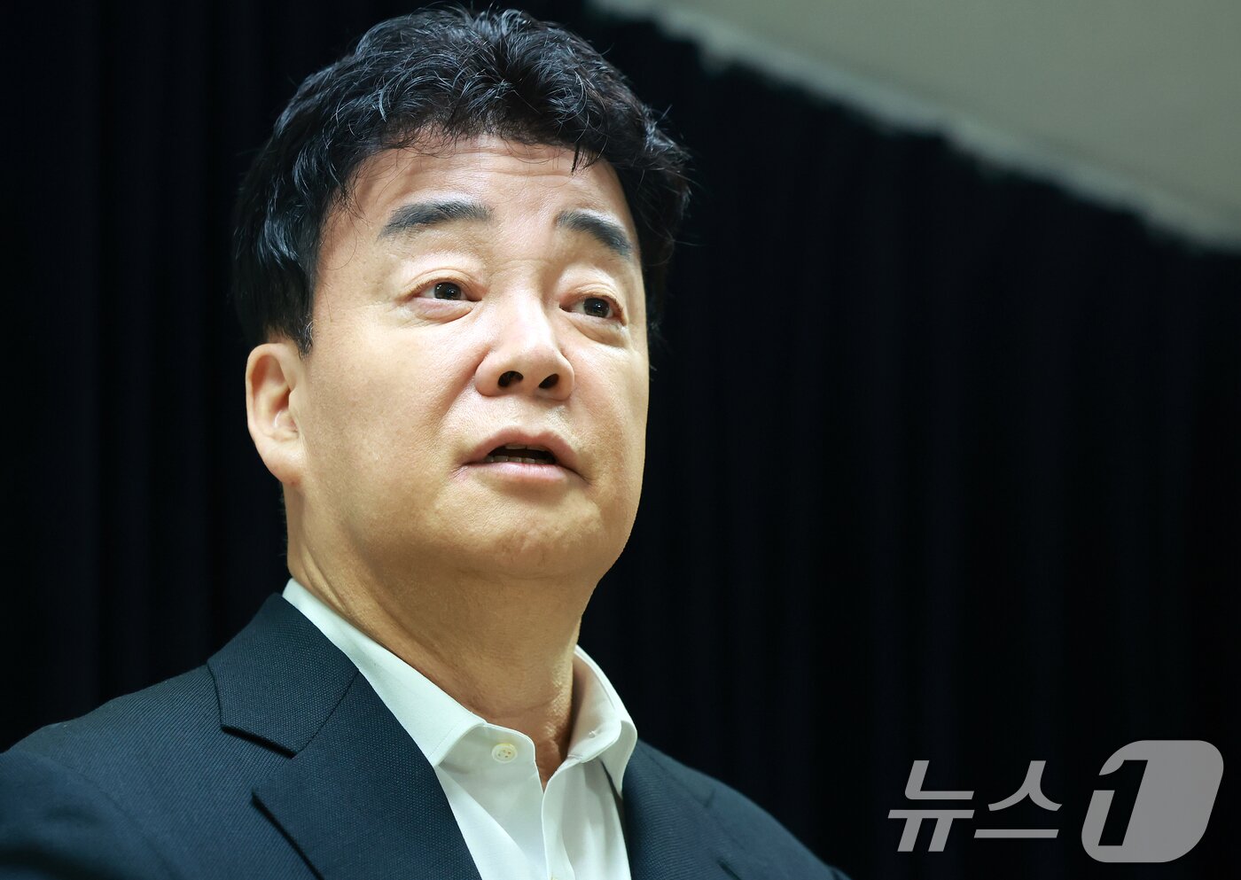 본문 이미지 - 백종원 더본코리아 대표가 28일 서울 서초구 스페이스쉐어 강남역센터에서 열린 정기 주주총회에서 발언하고 있다. 2025.3.28/뉴스1 ⓒ News1 김진환 기자