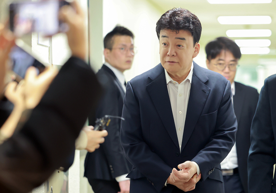 [단독]백종원, '악의적 비방' 유튜버에 칼 빼든다…법적 대응 돌입