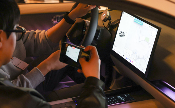 테슬라에 안방 줄 수 없다…현대차·기아 '17인치 플레오스' 배수진