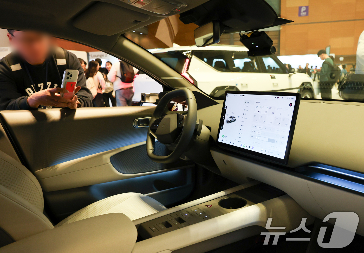 (서울=뉴스1) 허경 기자 = 현대자동차그룹이 28일 서울 강남구 코엑스에서 열린 국내외 개발자들을 초청해 개발자 콘퍼런스 'Pleos 25'에서 차세대 인포테인먼트 시스템을 공개 …