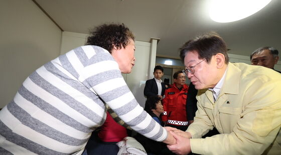 이재민 대피소 찾은 이재명 대표