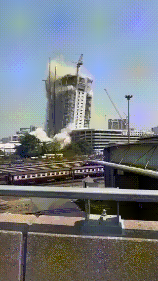 본문 이미지 - 지진 여파로 붕괴하는 태국 방콕의 고층건물 (출처=엑스(X))