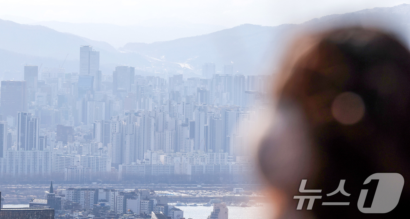 (서울=뉴스1) 김성진 기자 = 지난 1월 서울 전체 아파트 평균 가격이 역대 최고치를 찍었다. 강남권과 한강벨트 같은 '1급지' 지역의 가격 상승이 전체 아파트 가격을 끌어올린 …