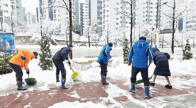 제설 작업으로 분주