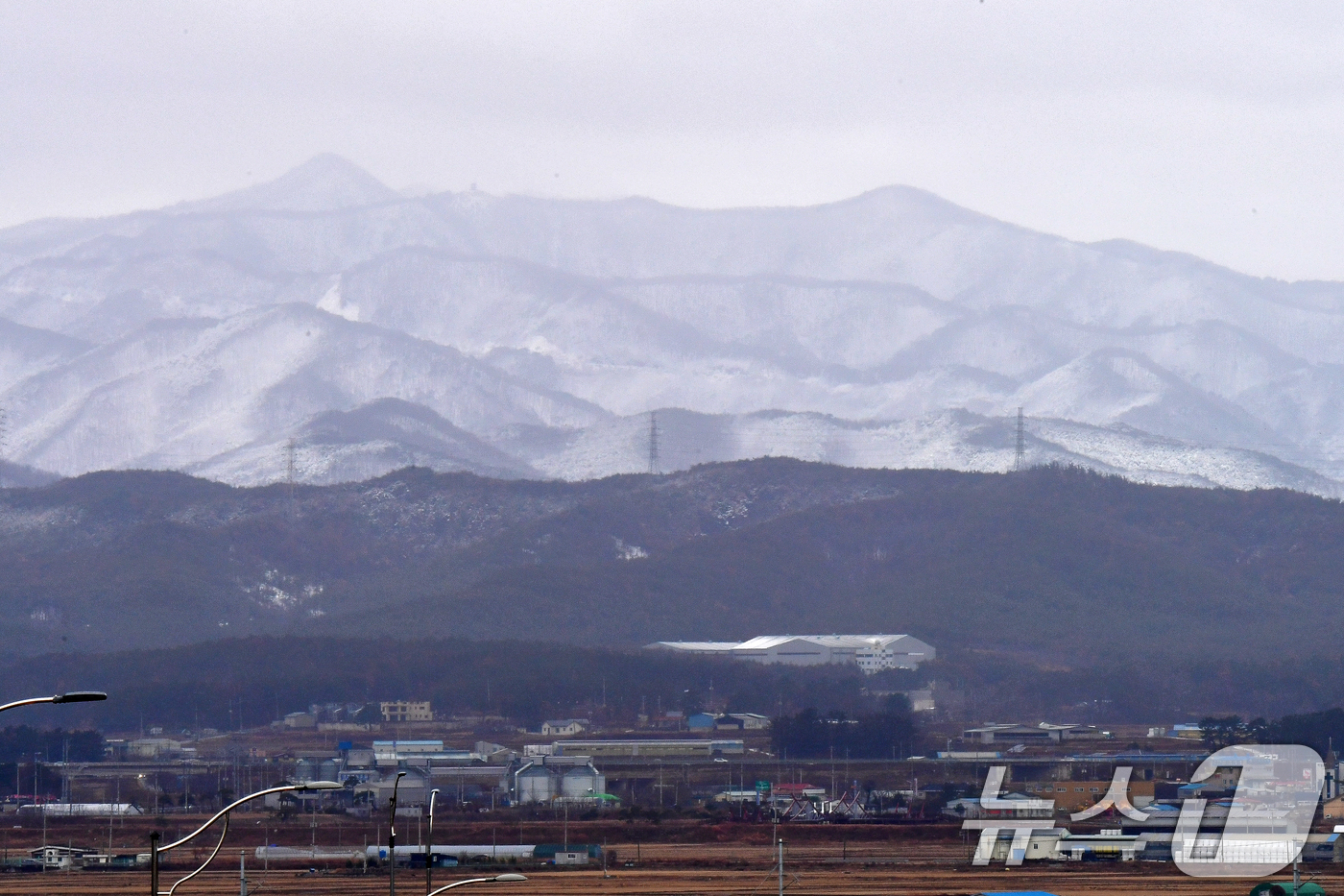 (포항=뉴스1) 최창호 기자 = 3일 경북 포항시 북구 내연산 일대에 눈이 쌓여 장관을 이루고 있다. 2025.3.3/뉴스1
