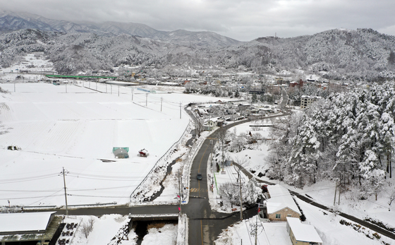 "올겨울 심상치 않다"…강원 남부 도시들 가을부터 제설 준비