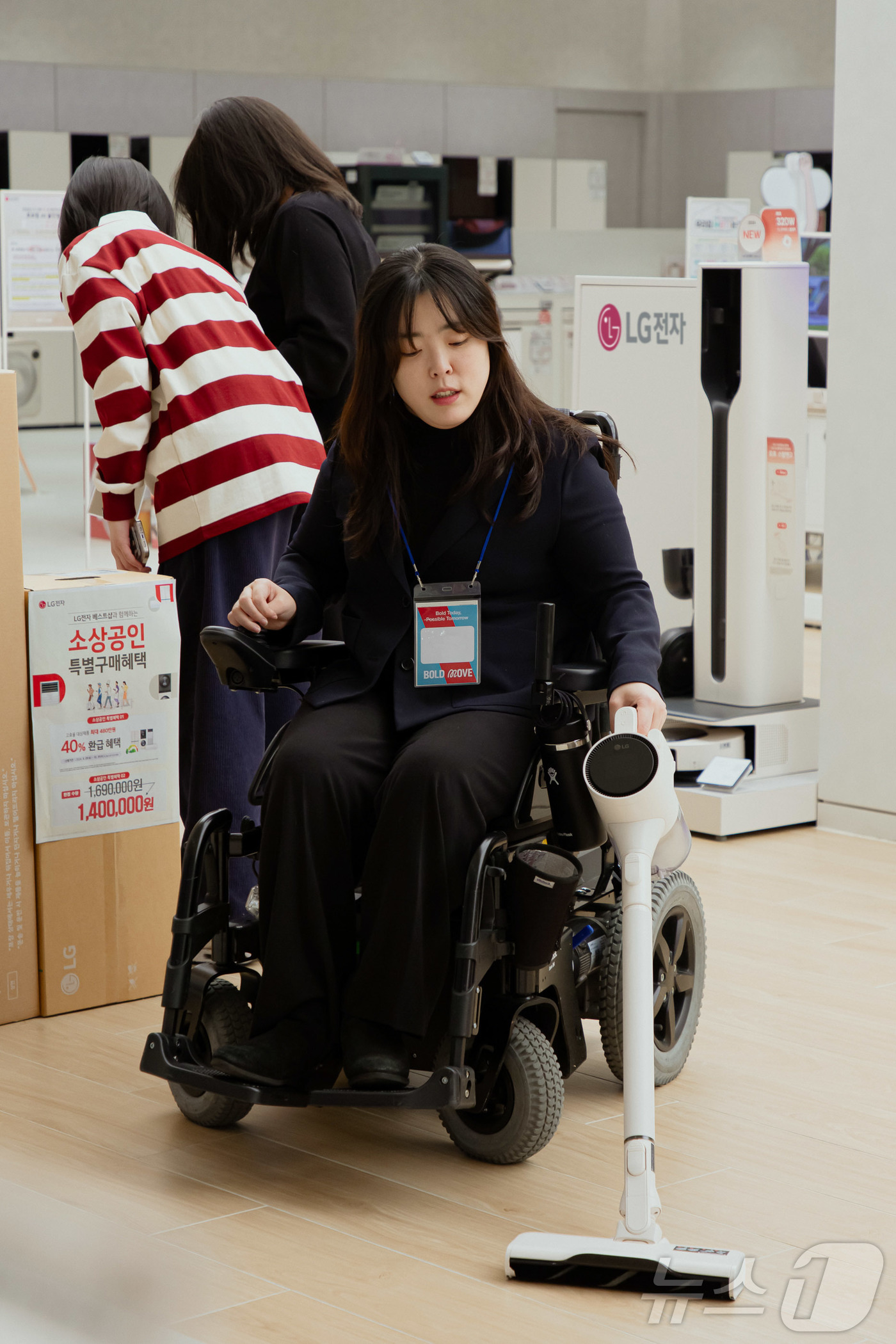 (서울=뉴스1) = LG전자가 특허청과 손 잡고 장애인의 가전 사용 접근성 개선을 위한 발굴에 나선다고 30일 밝혔다사진은 LG전자의 가전제품 접근성 개선 커뮤니티 '볼드 무브(B …