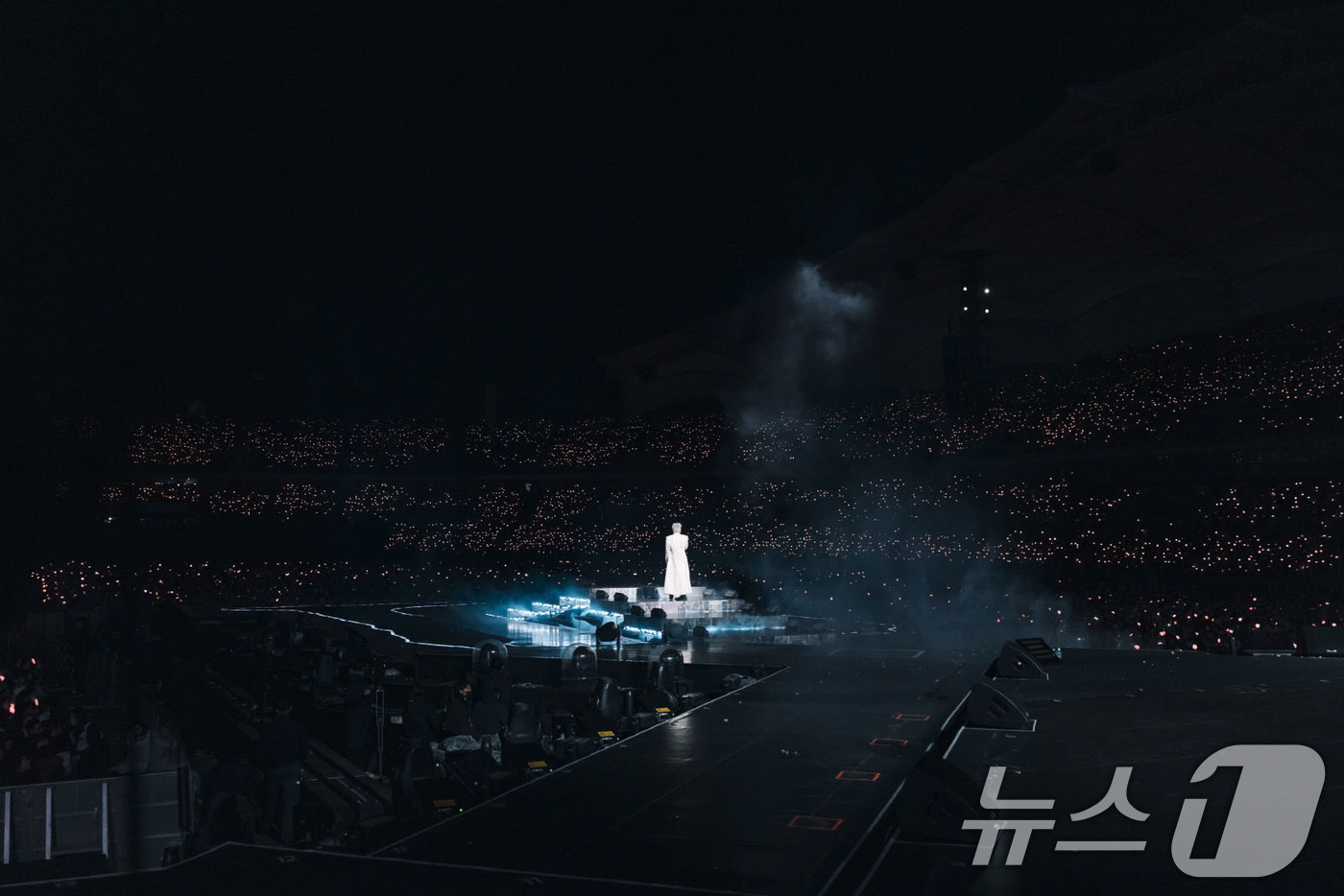 (서울=뉴스1) = 가수 지드래곤(GD)이 29일 경기도 고양시 고양종합운동장에서 열린 ‘지드래곤 2025 월드투어’ 콘서트에서 멋진 공연을 펼치고 있다. (갤럭시코퍼레이션 제공. …