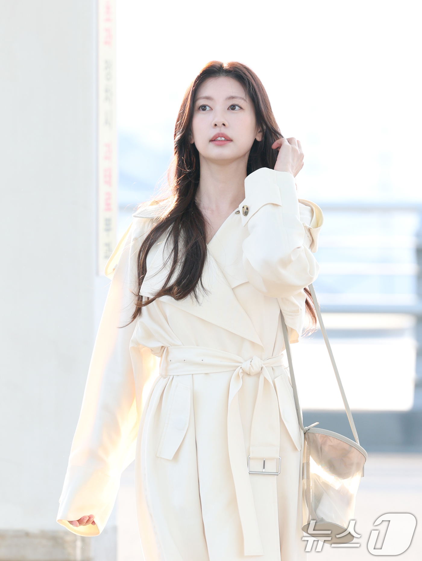 (인천공항=뉴스1) 권현진 기자 = 배우 정소민이 COS 봄/여름 컬렉션 일정을 위해 31일 인천국제공항을 통해 그리스 아테네로 출국하고 있다. 2025.3.31/뉴스1