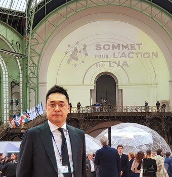 본문 이미지 - 마국성 아이지에이웍스 대표 파리 AI 정상회의 행사장 방문 모습&#40;아이지에이웍스 제공&#41;