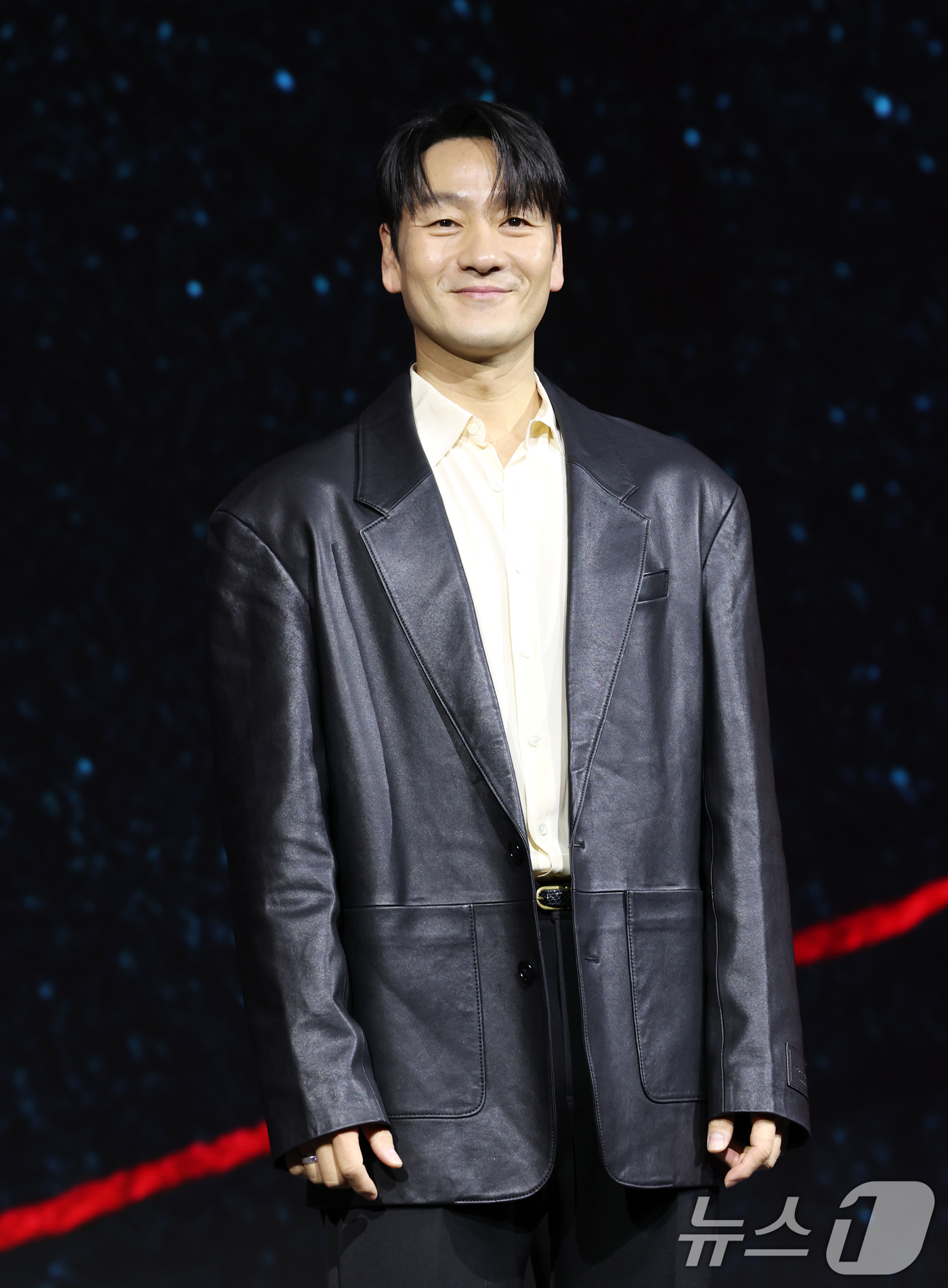 (서울=뉴스1) 권현진 기자 = 배우 박해수가 31일 서울 종로구 JW메리어트 동대문 스퀘어 서울에서 열린 넷플릭스 시리즈 '악연' 제작발표회에 참석해 포즈를 취하고 있다.'악연' …