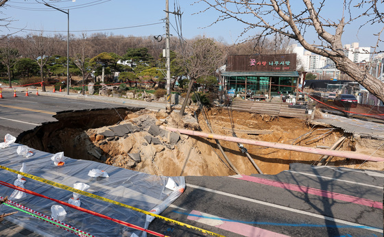 서울시-국민권익위, 싱크홀 보상체계 개선…"유족 일상 복귀 돕는다"