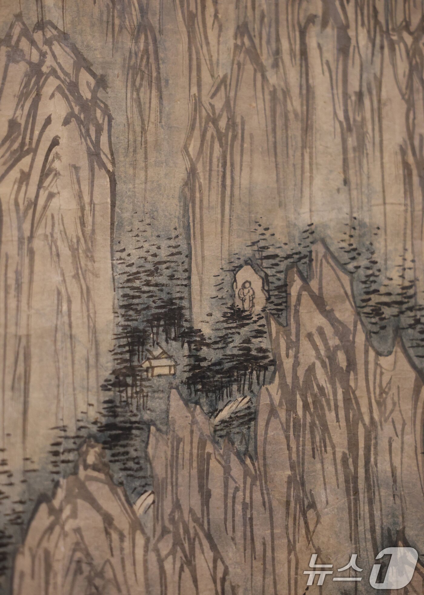 본문 이미지 - 31일 오전 경기 용인시 처인구 호암미술관에 겸재 정선의 금강전도가 전시돼 있다. 2025.3.31/뉴스1 ⓒ News1 김영운 기자