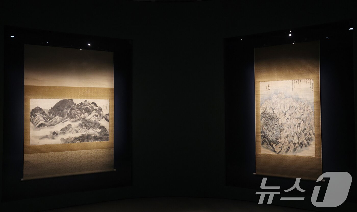 본문 이미지 - 31일 오전 경기 용인시 처인구 호암미술관에 겸재 정선의 인왕제색도(좌)와 금강전도(우)가 전시돼 있다. . 2025.3.31/뉴스1 ⓒ News1 김영운 기자