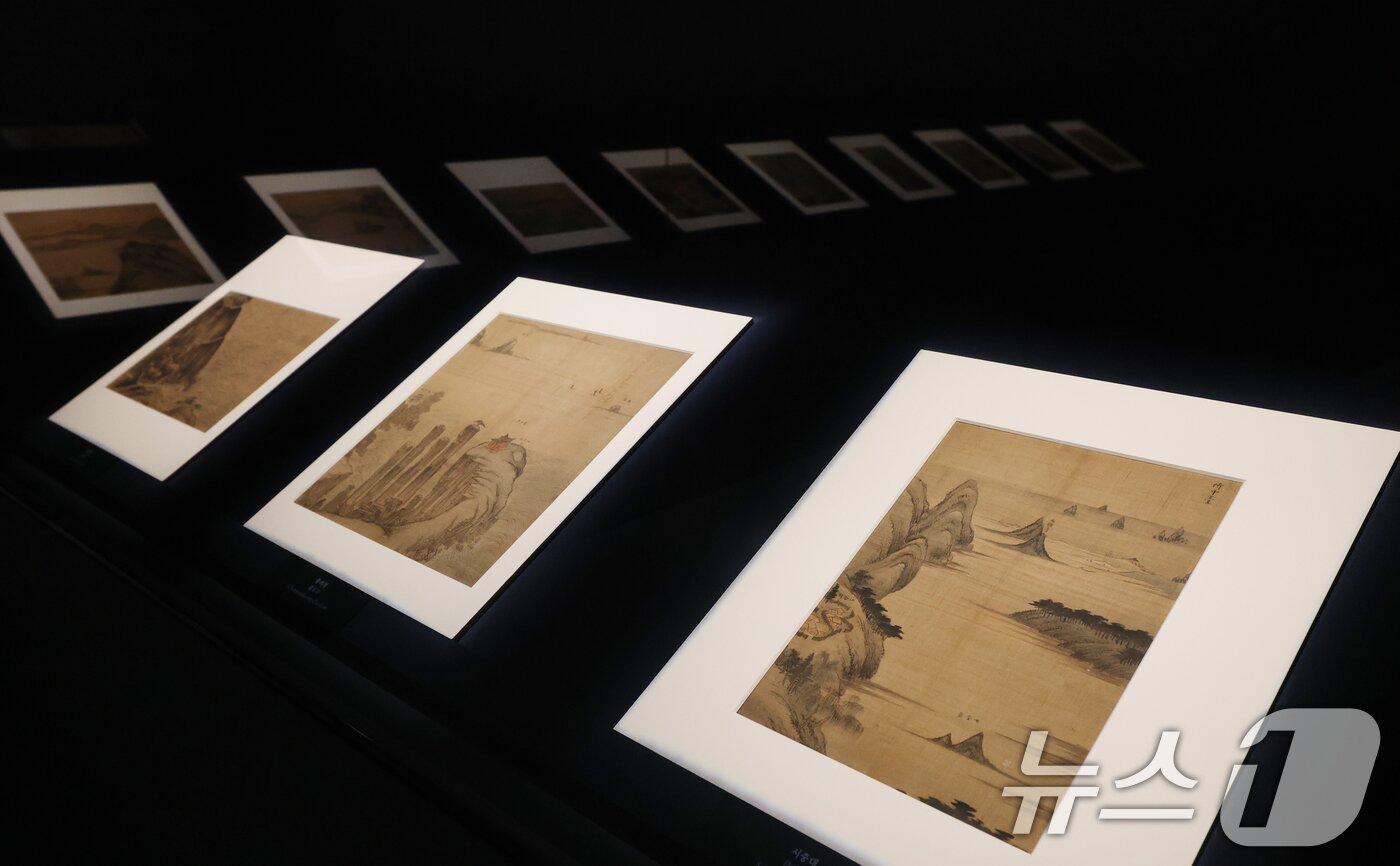 본문 이미지 - 31일 오전 경기 용인시 처인구 호암미술관에 겸재 정선의 작품이 전시돼 있다.  2025.3.31/뉴스1 ⓒ News1 김영운 기자