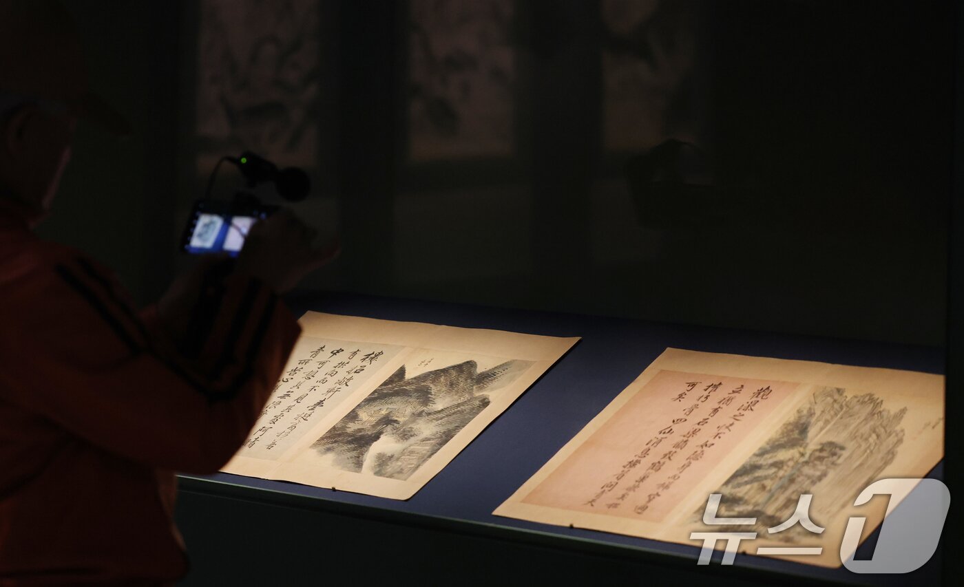 본문 이미지 - 31일 오전 경기 용인시 처인구 호암미술관에 겸재 정선의 작품이 전시돼 있다.  2025.3.31/뉴스1 ⓒ News1 김영운 기자