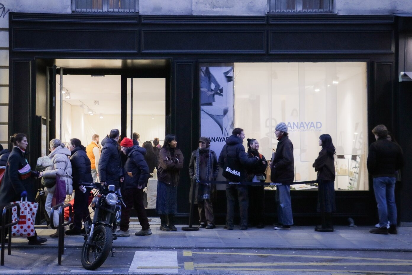 본문 이미지 - 유럽에서 글로벌 한국패션 마켓플레이스 &#39;DANAYAD&#39;&#40;다나야드&#41;를 운영하는 슬로크가 지난 1월 31일부터 2월 25일까지 프랑스 파리 마레 지구에서 팝업스토어를 열었다. &#40;슬로크 제공&#41;