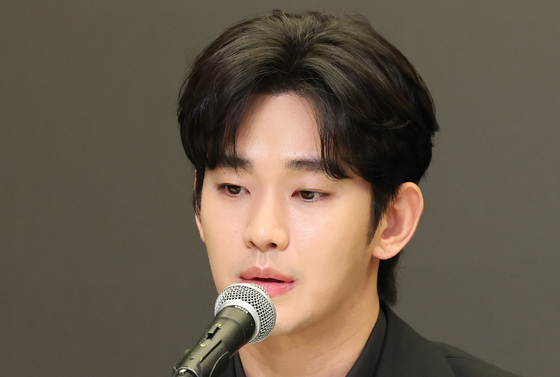 김수현, '김새론 미성년 때 교제 의혹' 아동복지법 위반 무혐의