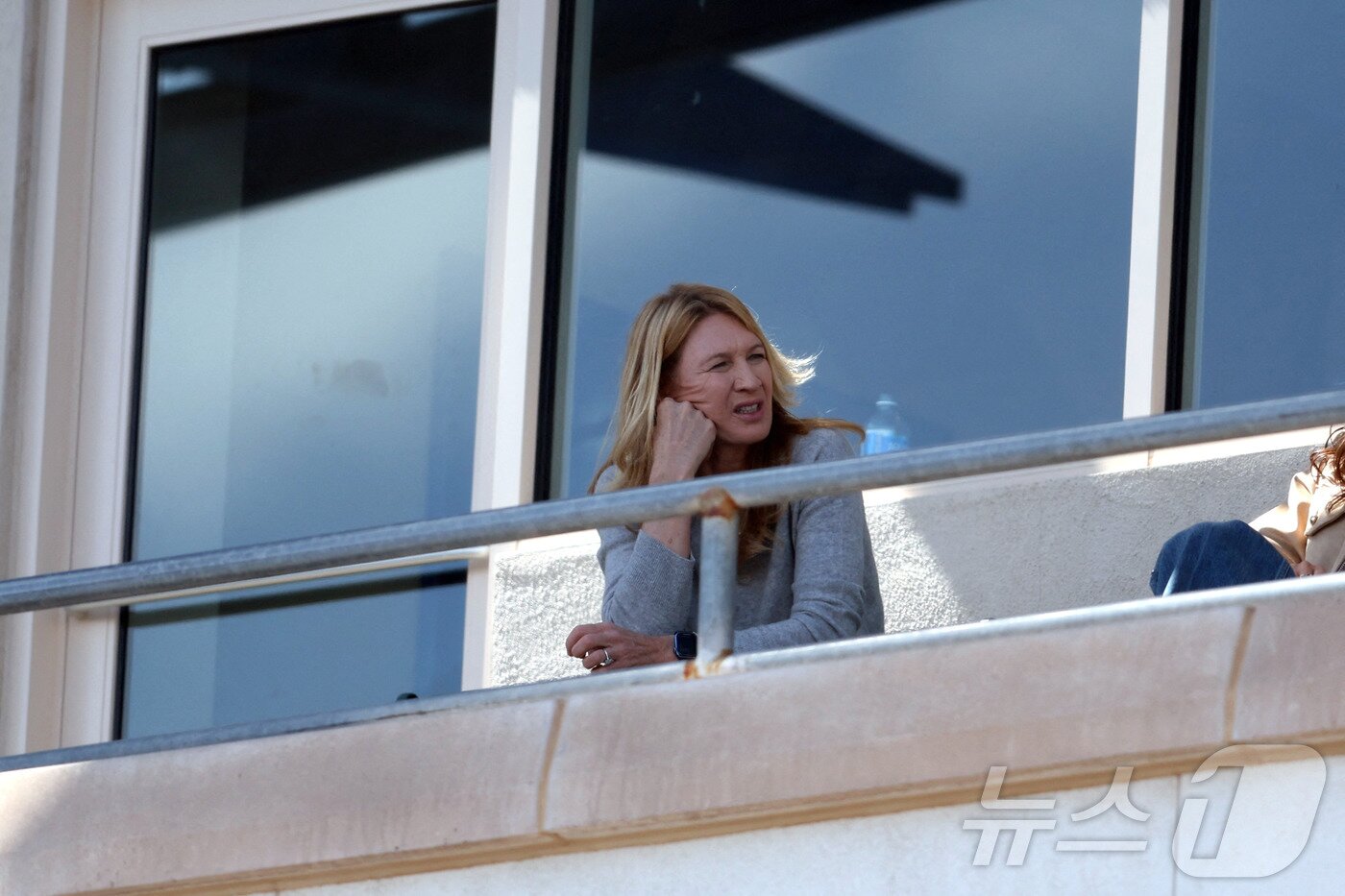 본문 이미지 - 제이든 애거시를 응원하러 온 어머니 슈테피 그라프. ⓒ AFP=뉴스1
