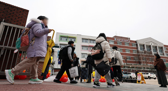 행안부, 개학기 초등학교 주변 안전점검…수원 태장초 현장 점검