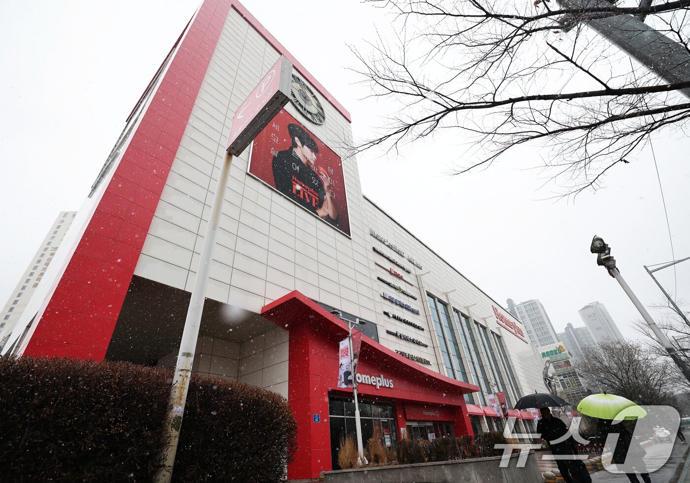 본문 이미지 - 사진은 기업회생절차 개시를 신청한 4일 오전 서울 영등포구 홈플러스 영등포점 모습. 2025.3.4/뉴스1 ⓒ News1 오대일 기자