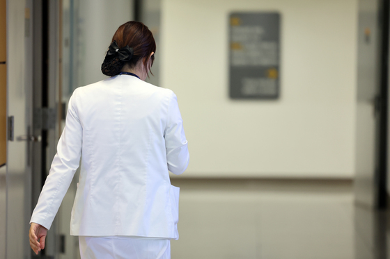 [단독] 10년 새 2배 뛴 '전문간호사'…"고령화·만성질환 '수요급증' 영향"