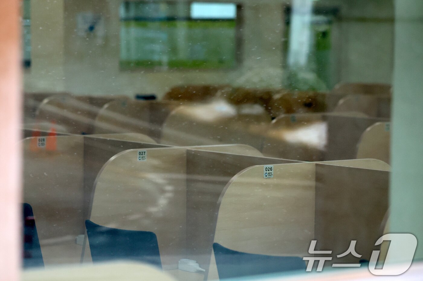 본문 이미지 - 2025학년도 1학기 개강일인 4일 서울시내 한 의과대학 도서관이 텅 비어 있다.  2025.3.4/뉴스1 ⓒ News1 황기선 기자