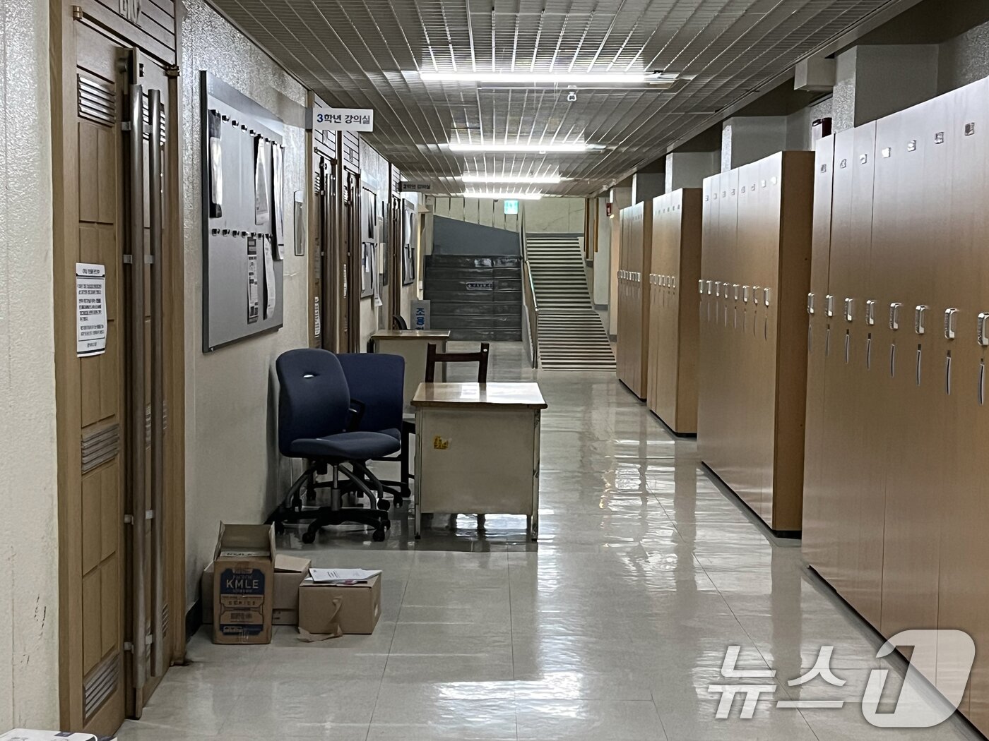 본문 이미지 - 2025학년도 1학기 개강일인 4일 서울시내 한 의과대학 강의실에 적막감이 감돌고 있다. 2025.3.4/뉴스1 ⓒ News1 황기선 기자
