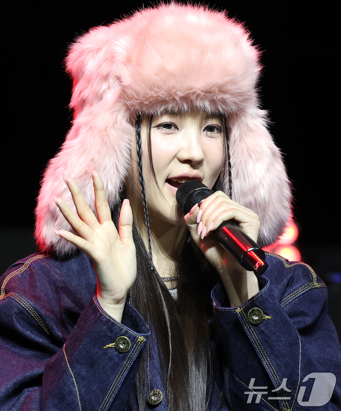 (서울=뉴스1) 권현진 기자 = 그룹 영파씨(YOUNG POSSE) 위연정이 4일 오후 서울 서울 서대문구 예스24 원더로크홀에서 가진 스페셜 앨범 'COLD' 발매 기념 쇼케이스 …