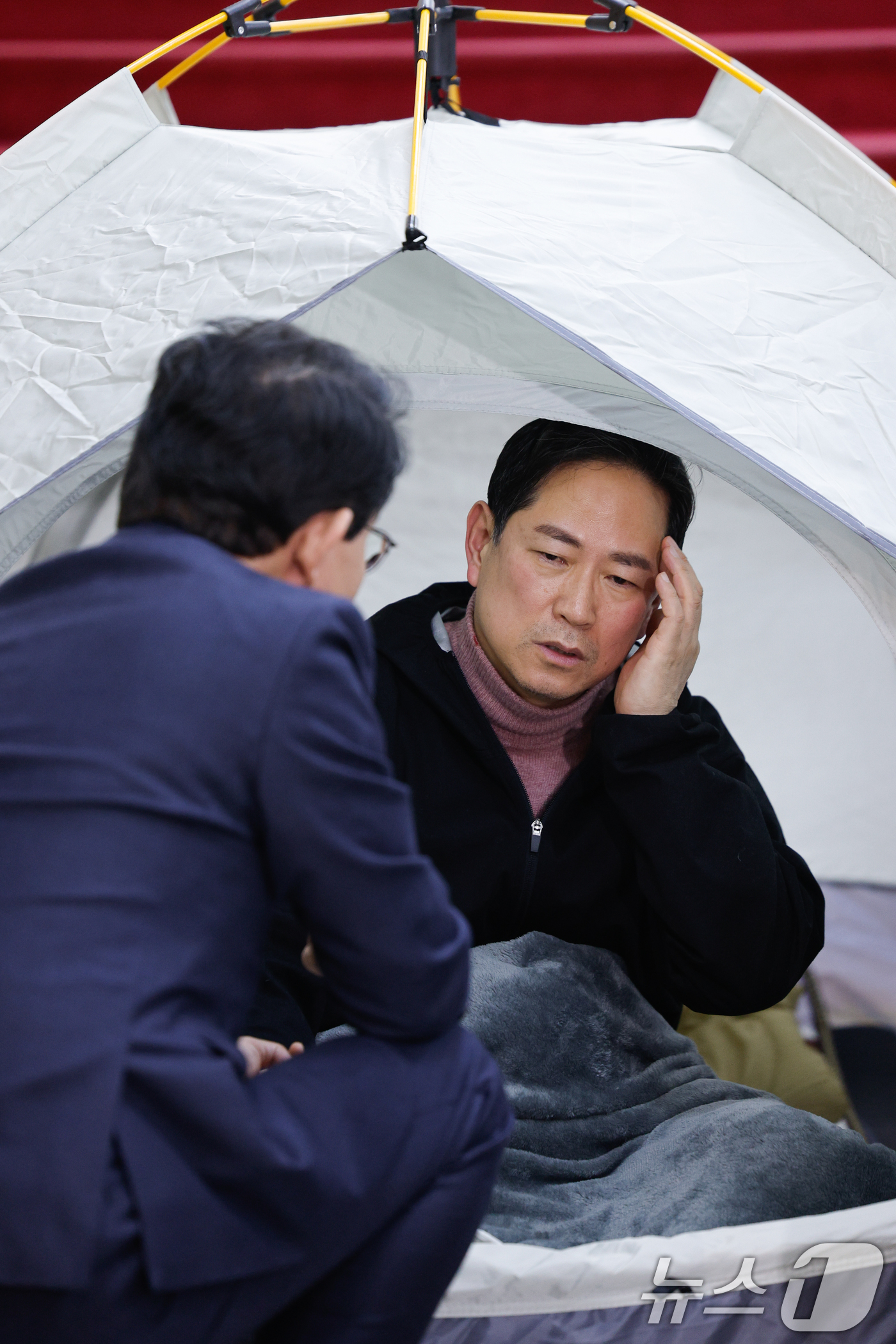 (서울=뉴스1) 안은나 기자 = 박수영 국민의힘 의원이 마은혁 헌법재판관 후보자 임명에 반대하며 무기한 단식 농성 3일째에 돌입한 4일 서울 여의도 국회 로텐더홀 박 의원 단식장을 …