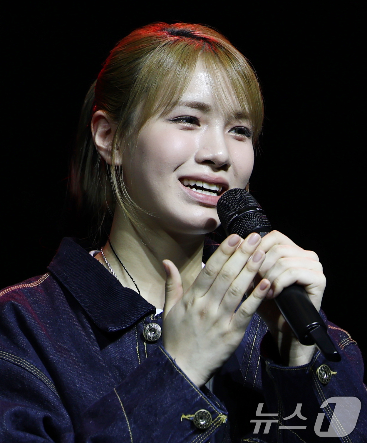 (서울=뉴스1) 권현진 기자 = 그룹 영파씨(YOUNG POSSE) 도은이 4일 오후 서울 서울 서대문구 예스24 원더로크홀에서 가진 스페셜 앨범 'COLD' 발매 기념 쇼케이스에 …