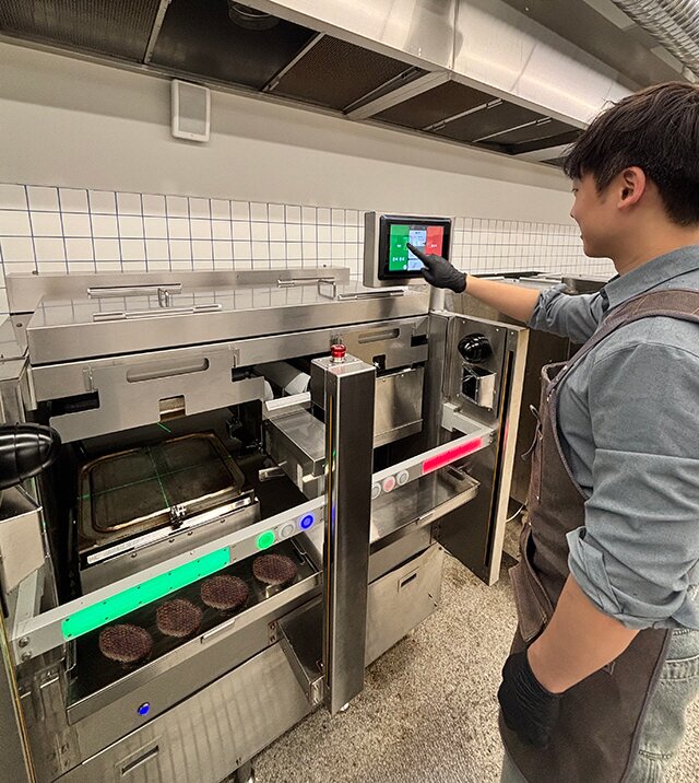 본문 이미지 - 로봇 작동 상태를 실시간으로 모니터링하는 모습 / 사진=에니아이 제공