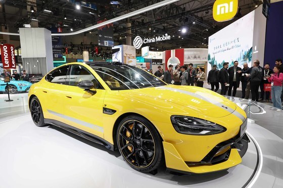 '전기차 첫 흑자' 샤오미, 테슬라 임원 잇따라 영입…확장 가속