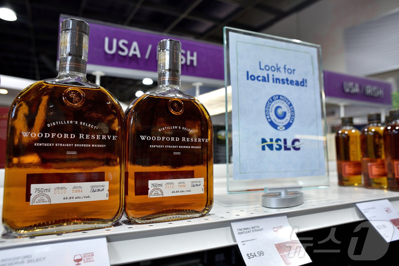 본문 이미지 - 캐나다 노바스코샤주 핼리팩스의 한 주류 판매점에서 미국산 술이 치워져 있다. 2025.2.3 ⓒ 로이터=뉴스1 ⓒ News1 강민경 기자