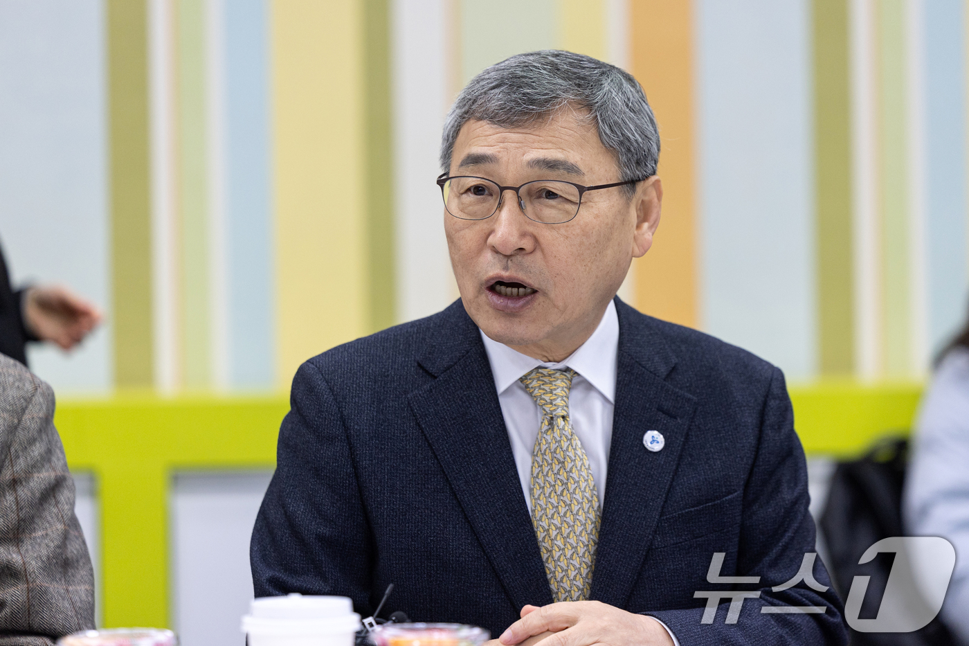 (서울=뉴스1) 이승배 기자 = 정근식 서울시교육감이 5일 오전 서울 서대문구 고은초등학교에서 신학기 안전한 학교 만들기 관련 유관기관 간담회를 하고 있다. 2025.3.5/뉴스1 …