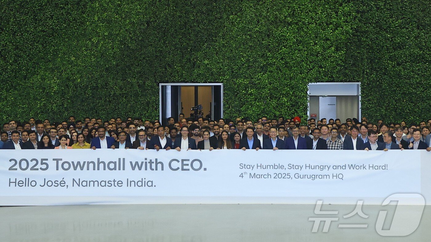 본문 이미지 -  호세 무뇨스 현대차 최고경영자(CEO)는 4일(현지시간) 현대차 인도법인 구르가온 사옥에서 타운홀 미팅을 개최했다.(현대차 제공)