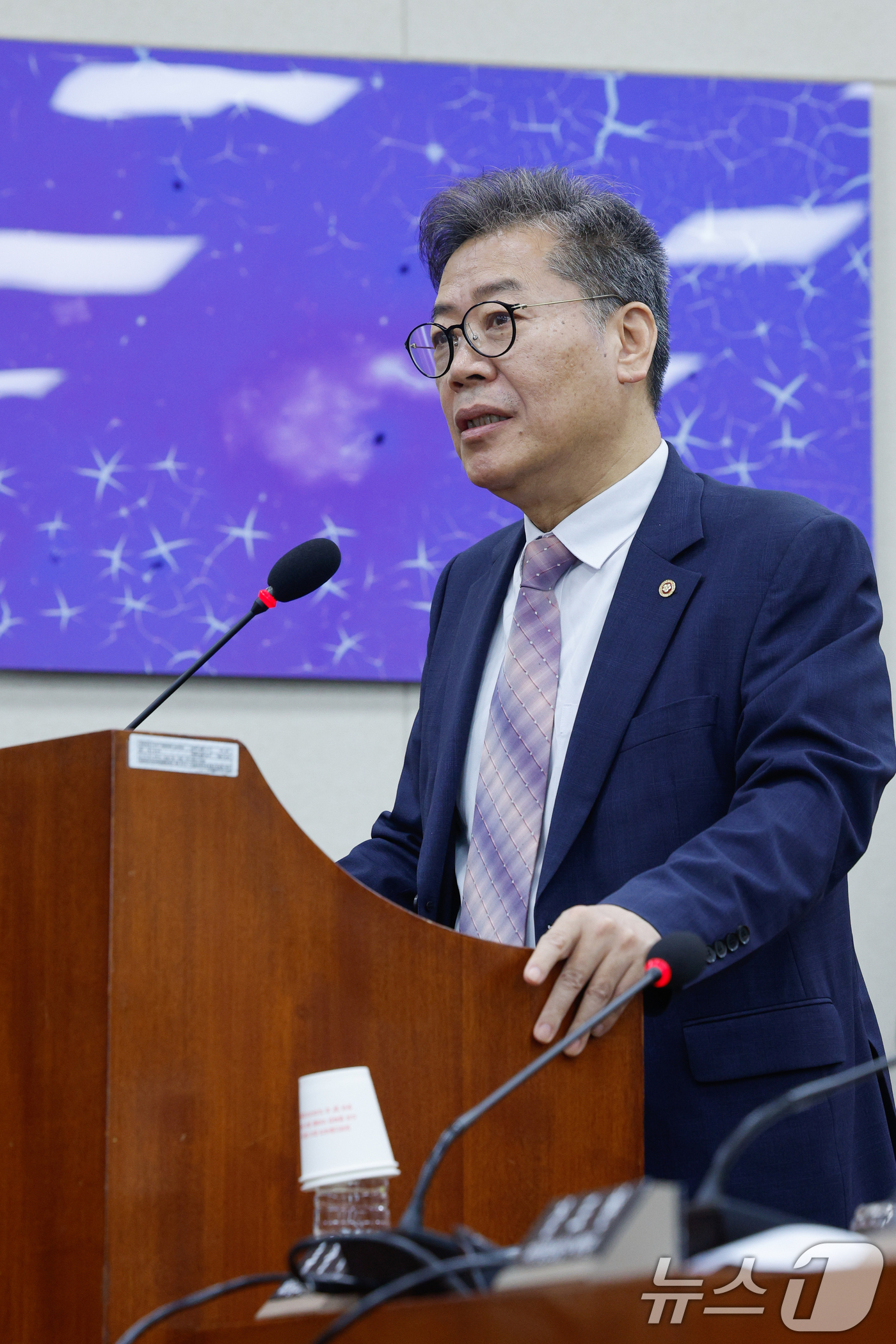 (서울=뉴스1) 안은나 기자 = 김용빈 중앙선거관리위원회 사무총장이 5일 서울 여의도 국회에서 열린 제423회 국회(임시회) 제1차 과학기술정보방송통신위원회 전체회의에 출석해 한민 …