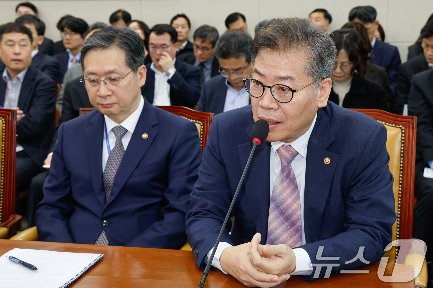 (서울=뉴스1) 안은나 기자 = 김용빈 중앙선거관리위원회 사무총장이 5일 서울 여의도 국회에서 열린 제423회 국회(임시회) 제1차 과학기술정보방송통신위원회 전체회의에 출석해 현안 …