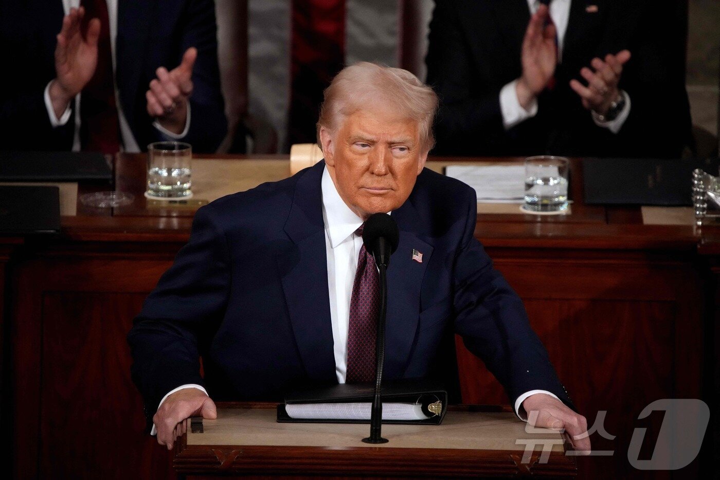 본문 이미지 - 도널드 트럼프 미국 대통령이 4일(현지시간) 워싱턴 의사당 상·하원 합동회의에서 가진 연설서 "알래스카에 있는 세계 최대 규모 중 하나인 천연가스 파이프라인을 건설하는 사업에 일본, 한국 등이 수조달러씩 투자하면서 우리의 파트너가 되기를 원하고 있다＂고 밝히고 있다. 2025.03.05 ⓒ AFP=뉴스1 ⓒ News1 우동명 기자