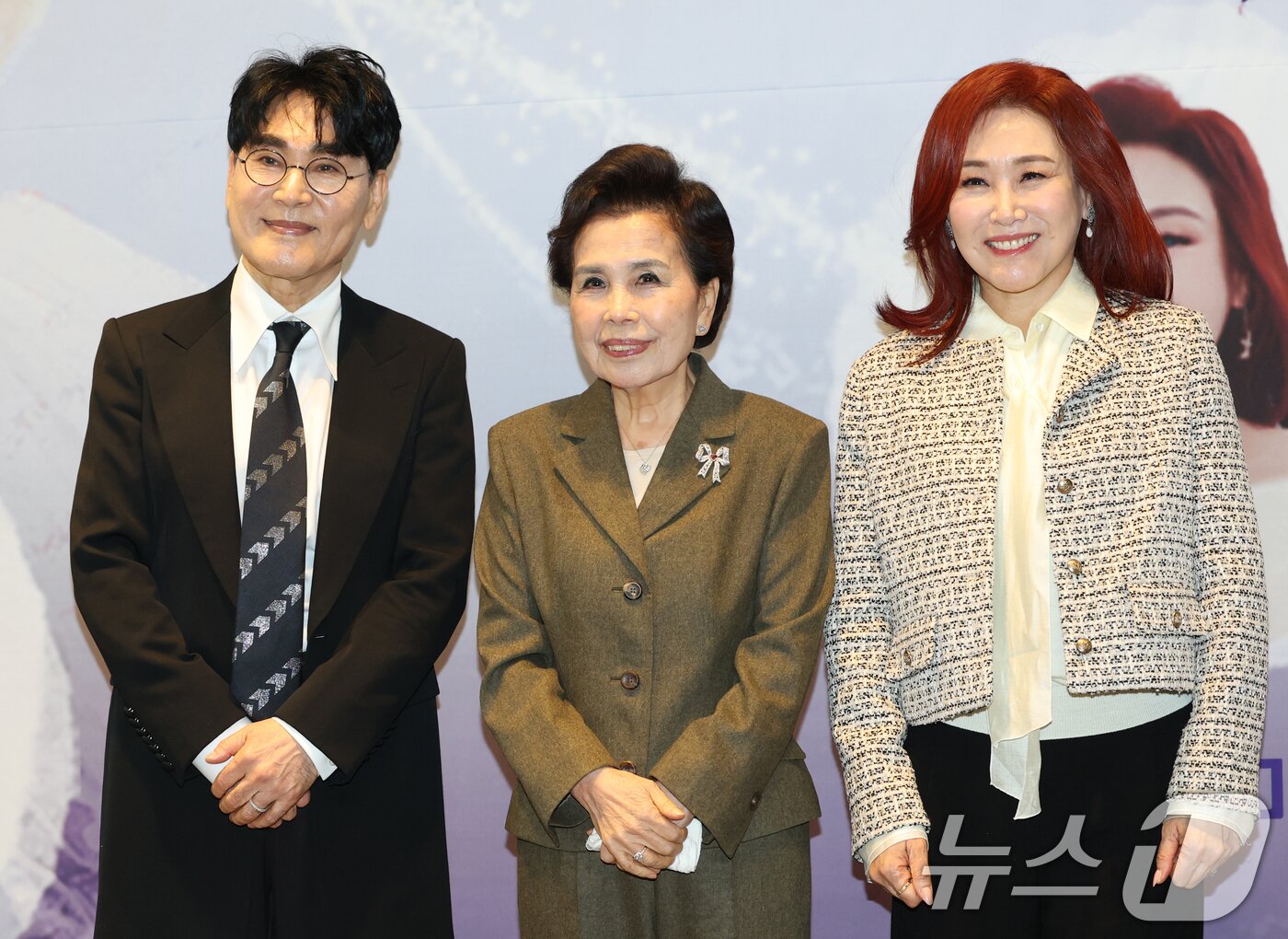 본문 이미지 - 가수 조항조&#40;왼쪽부터&#41;와 이미자, 주현미 ⓒ News1 권현진 기자