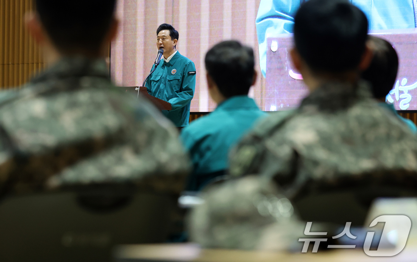 (서울=뉴스1) 이동해 기자 = 오세훈 서울시장이 5일 오후 서울시청 다목적홀에서 열린 서울특별시 통합방위회의에서 인사말을 하고 있다. 2025.3.5/뉴스1