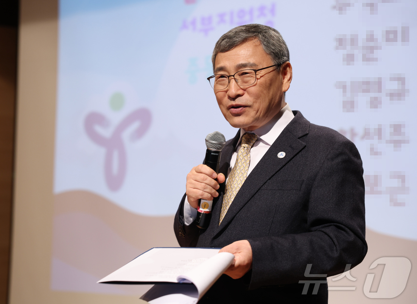 (서울=뉴스1) = 정근식 서울시교육감이 5일 오후 서울 영등포구 오디세이 하자에서 열린 '오디세이학교 11기 입학식'에 참석해 학생들을 격려하고 있다. (서울시교육청 제공. 재판 …