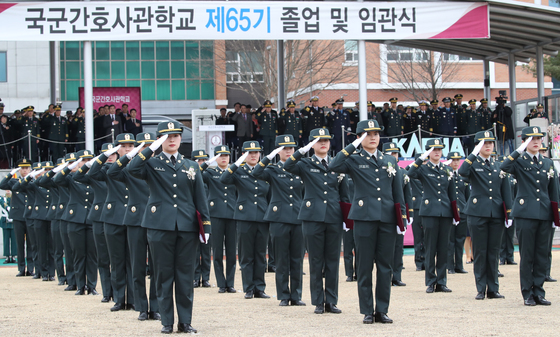 최정예 간호장교 78명 임관…"국민 있는 곳 어디서든 임무 수행"