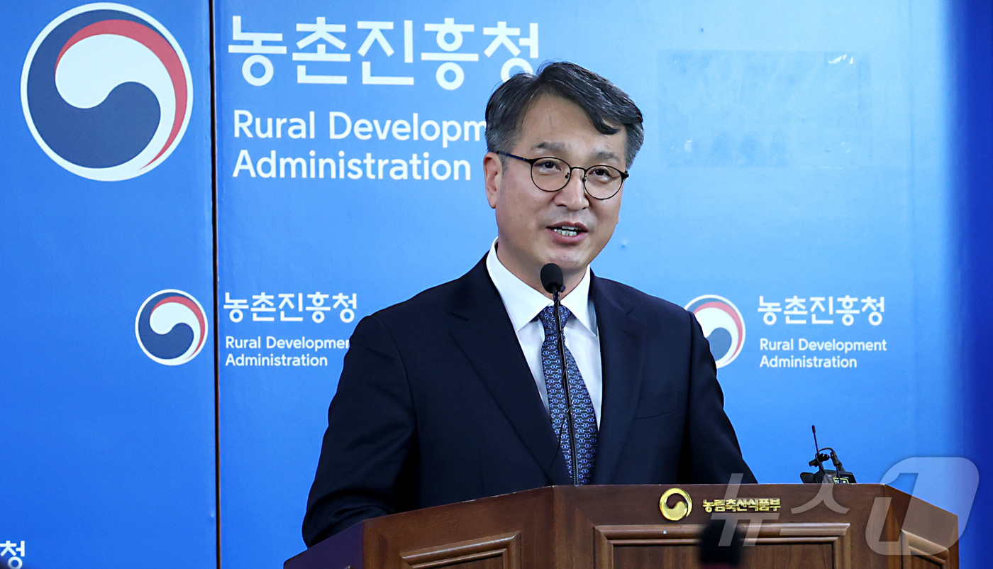 (세종=뉴스1) 김기남 기자 = 서효원 농촌진흥청 차장이 5일 오후 세종시 정부세종청사 농식품부에서  K-농업기술을 활용한  ODA, R&D, 수출 등 개발도상국 식량안보 기여 방 …