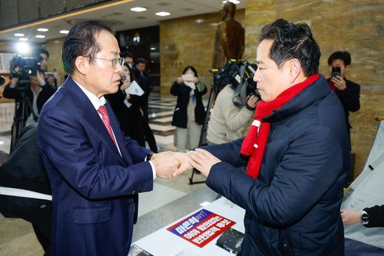 홍준표 "법원행정처장이 검찰 수사 지휘? 전대미문의 해괴한 사건"