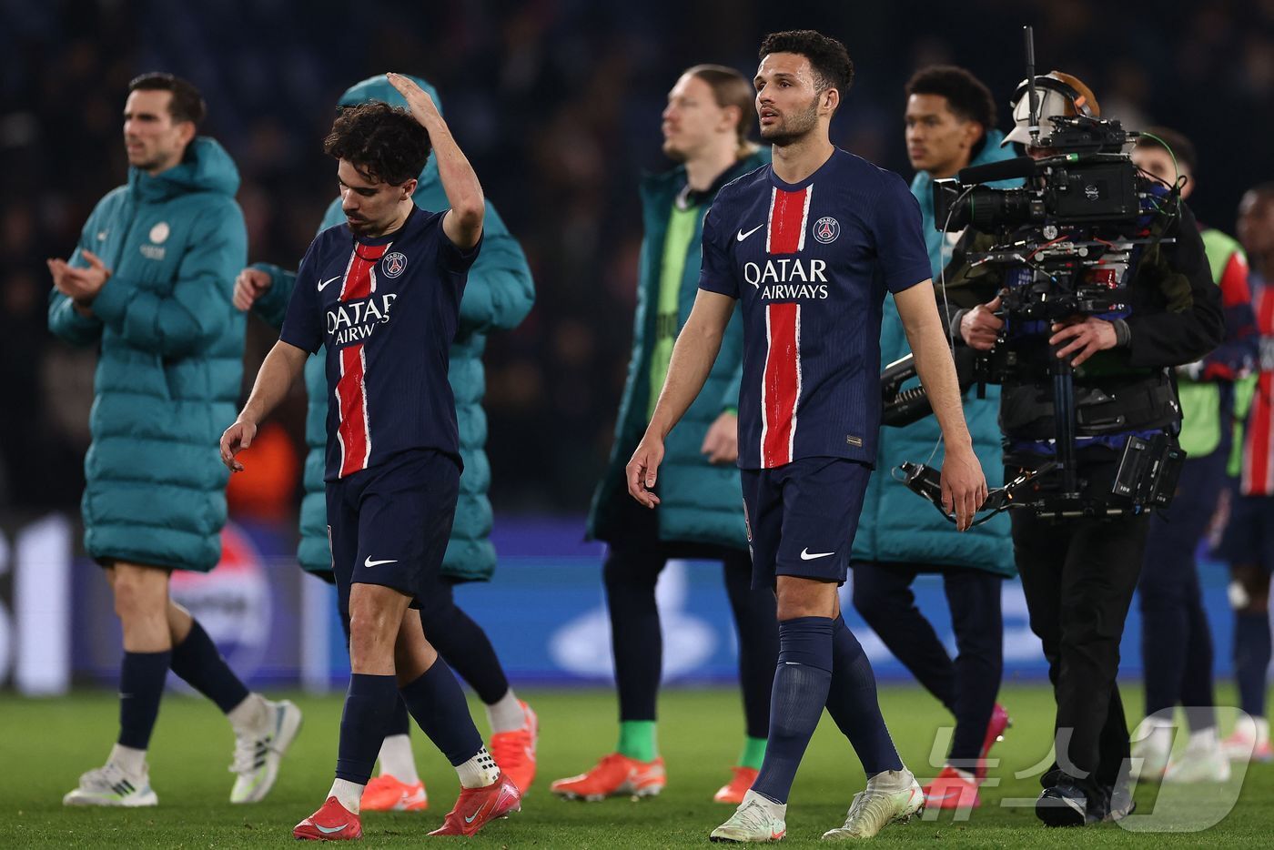 본문 이미지 - 홈에서 경기를 주도했지만 패배한 파리 생제르맹. ⓒ AFP=뉴스1