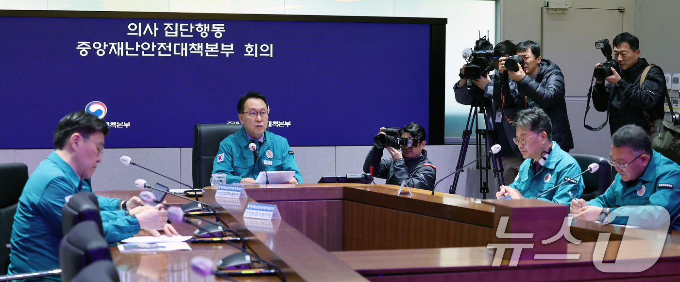 (서울=뉴스1) 임세영 기자 = 박민수 중앙재난안전대책본부 제1총괄조정관(보건복지부 제2차관)이 6일 오전 서울 종로구 정부서울청사에서 열린 의사 집단행동 중앙재난안전대책본부 회의 …