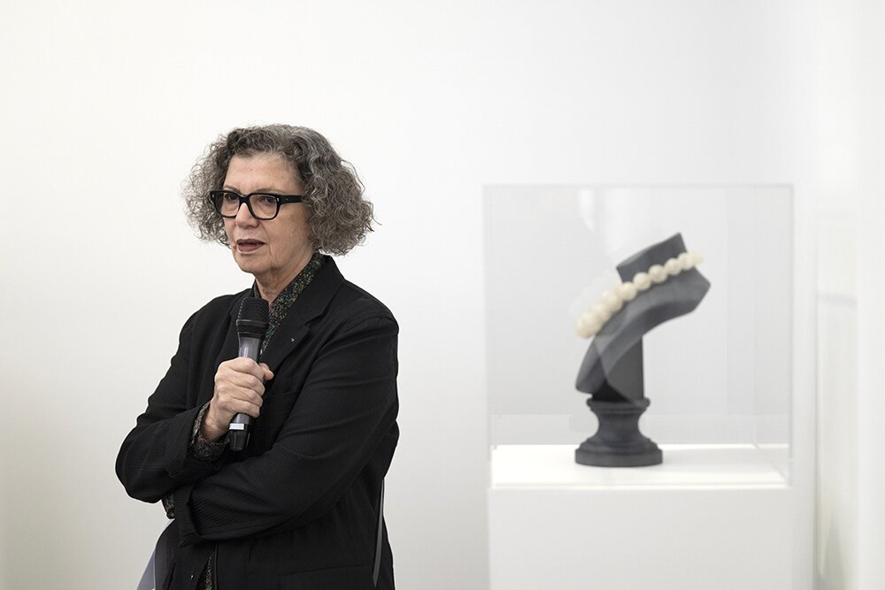 본문 이미지 - 기자 간담회 중인 모나하툼 (화이트큐브 서울 제공)