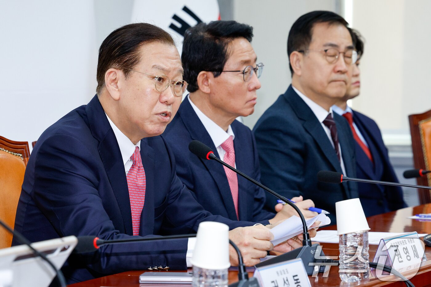 본문 이미지 - 권영세 국민의힘 비상대책위원장이 6일 오전 서울 여의도 국회에서 열린 비상대책위원회의에 참석해 모두 발언하고 있다. 2025.3.6/뉴스1 ⓒ News1 안은나 기자