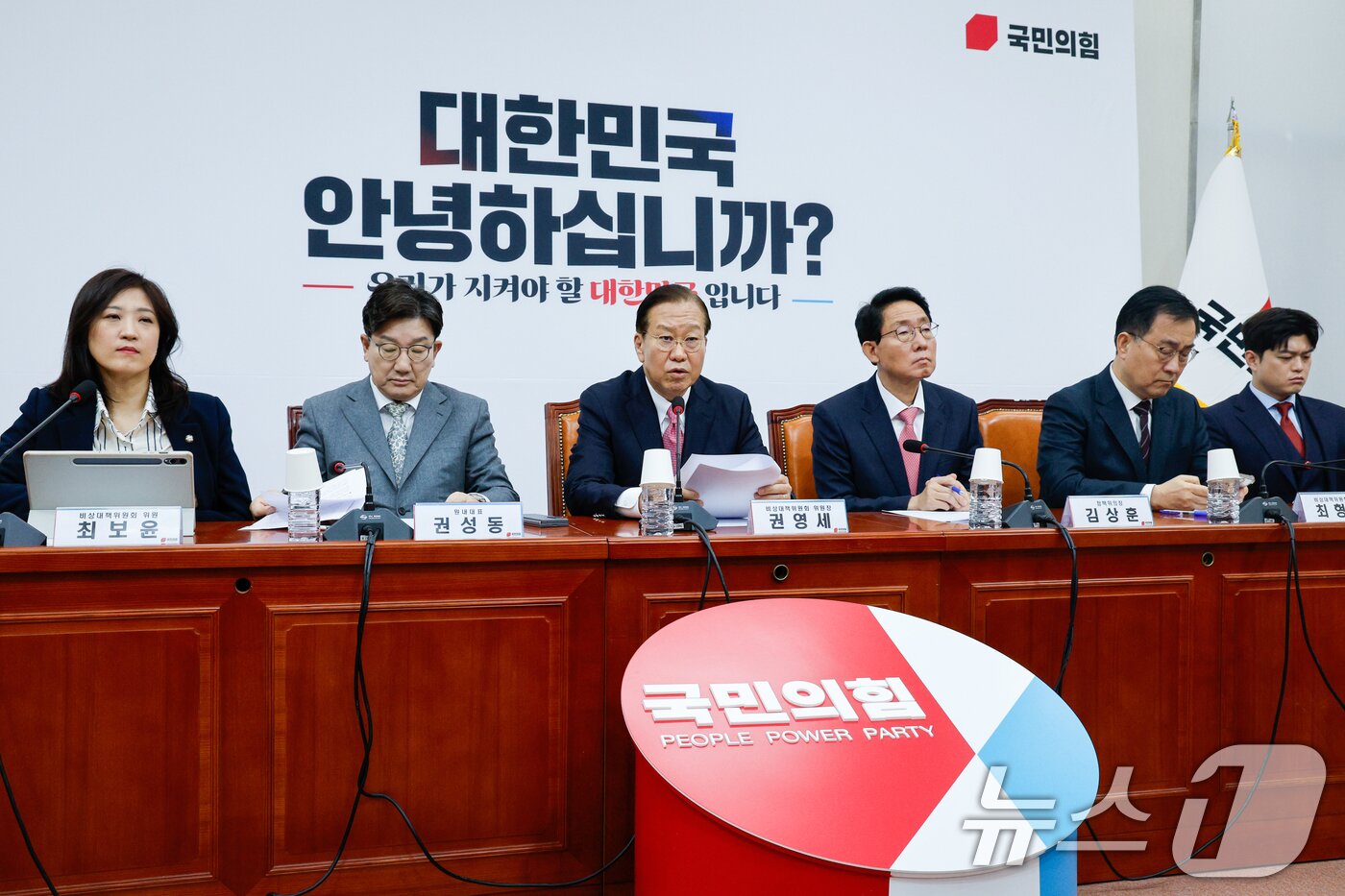 본문 이미지 - 권영세 국민의힘 비상대책위원장이 6일 오전 서울 여의도 국회에서 열린 비상대책위원회의에 참석해 모두 발언하고 있다. 2025.3.6/뉴스1 ⓒ News1 안은나 기자